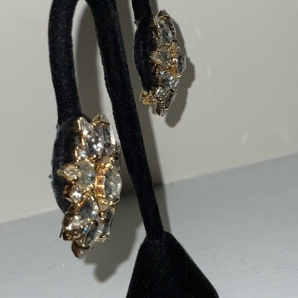Retro Clip On Earrings Brilliantly Sparkly Stones and Gold-Tone Metal - Picture 11 of 12